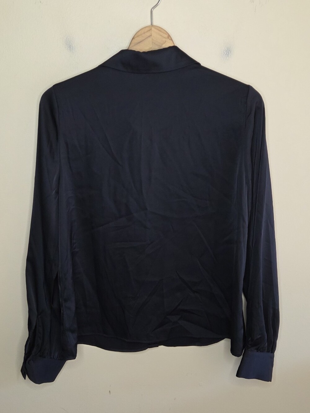 Evereve Bella Black Lace Trim Blouse Size Medium Satin Romantic Sexy - Picture 6 of 7